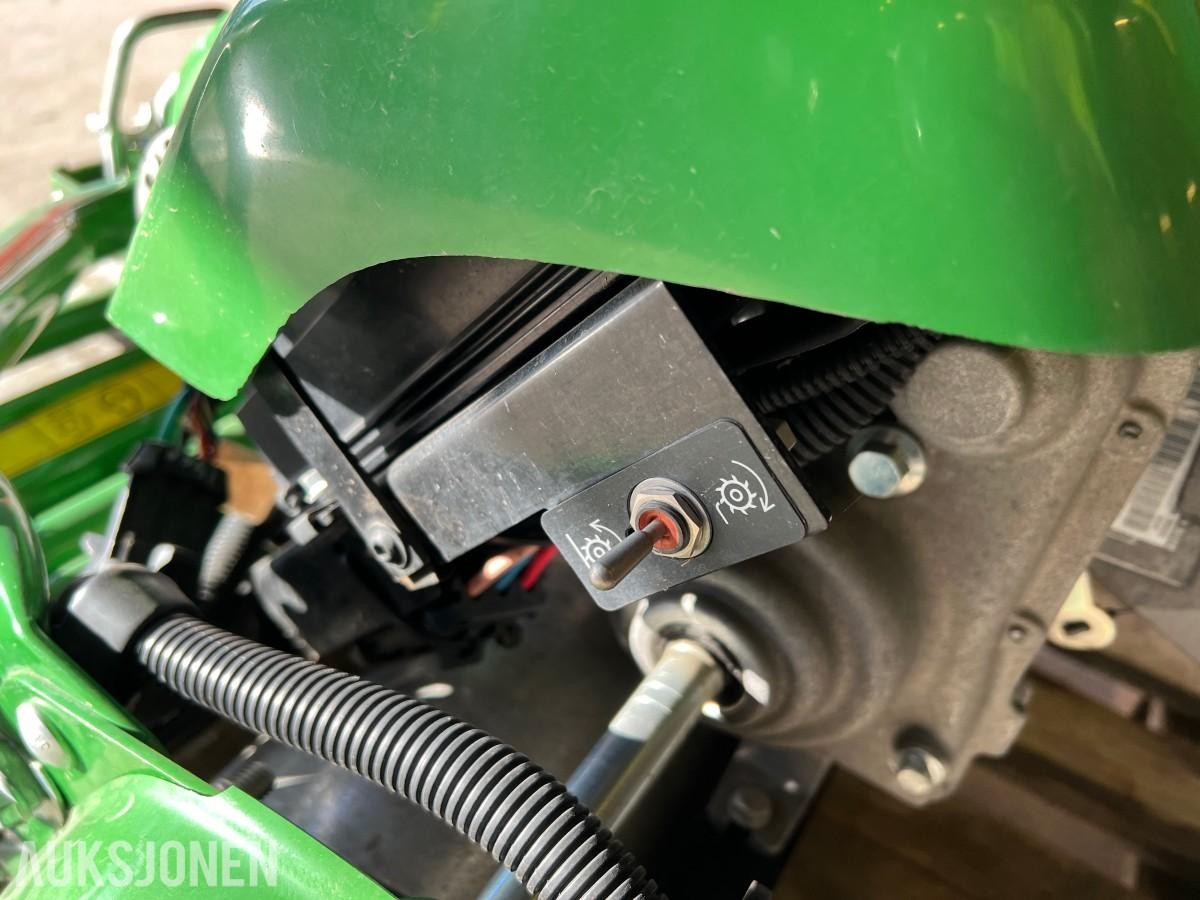 2017 John Deere 220 E-Cut Hybrid Green Klipper